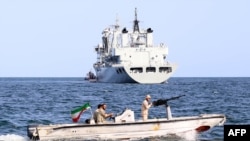 Ushtria iraniane duke patrulluar pranë një anijeje të Kinës gjatë stërvitjeve të përbashkëta ushtarake në mars të vitit 2024. Fotografi ilustruese. 