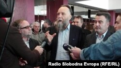 Alexander Dughin este unul dintre ideologii de la Kremlin cei mai apropiați de liderul Vladimir Putin. Aici, în Macedonia, la 3 martie 2018. Fiica sa, Daria, de 29 de ani, a murit ieri într-un atentat cu bombă pus la cale, se pare, de o grupare paramilitară rusă anti-Putin. 