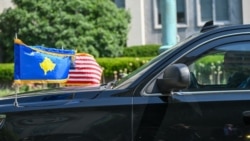 Për Kosovën, aleanca me SHBA-në mbetet një bosht i pathyeshëm. Pas një takimi me presidetin amerikan, Donald Trump, në shtator, presidentja e Kosovës, Vjosa Osmani, tha se e ka falënderuar atë për, siç u shpreh, angazhimin e palodhshëm për paqe. 