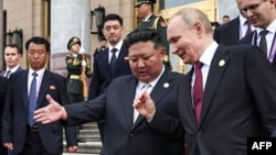 Ілюстраційне фото. Президент Росії Володимир Путін і лідер КНДР Кім Чен Ин у Пекіні, вересень 2025 року