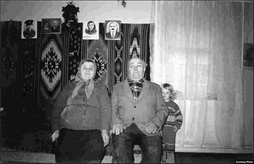 Moldoveni deportați de sovietici în 1941 - Din albumul Elenei Șișcan
