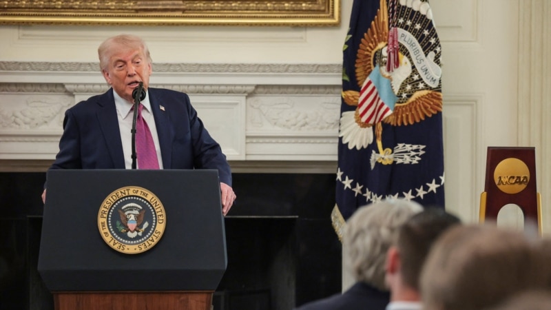 Трамп заявляє, що ВМС націлені на мінні катери, і стверджує, що США контролюють Ормузьку протоку