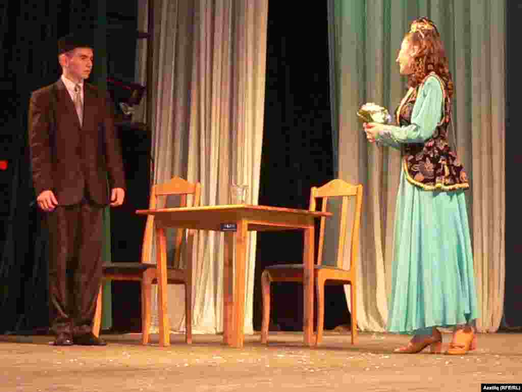 Бәйге дә катнашучы егетләр Тукай белән Зәйтүнәне дә "терелтте"