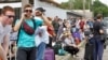 Жители ОРДЛО в очереди на пересечение блокпоста, июнь 2020 года 