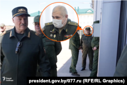 Генэрал-маёр Раман Грамышоў на кадрах прэс-службы Лукашэнкі каля аднаго з новапабудваных ангараў для ракетнага комплексу «Іскандэр-М». На фоне — адноўленая казарма 465 ракетнай брыгады