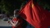 Знамето на СССР се развя на шествието в София по случай Деня на победата над фашизма