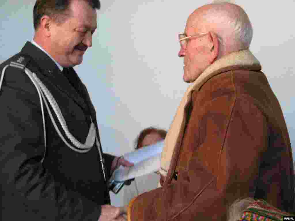 Міністар абароны Польшчы прысвоіў 104-гадоваму Аляксандру Шакелю вайсковае званьне — паручніка