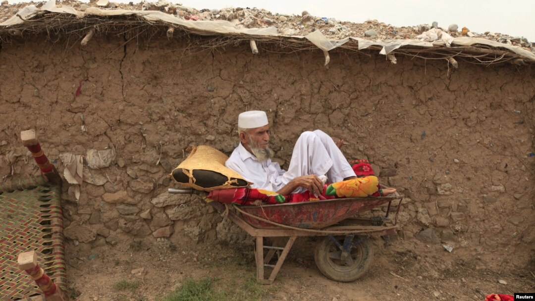 په پاکستان کې مېشت افغان کډوال. ارشیف- انځور