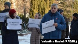 16 decembrie 2016. Protest în faţa parlamentului, când majoritatea democrată a votat o iniţiativă similară, dar pe care a retras-o ulterior la presiunea partenerilor externi