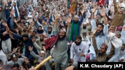 Supporters of Tehrik-e Labaik Pakistan, a banned Islamist party, chant slogans during a protest in Lahore on April 19 following the arrest of their party leader, Saad Rizvi, who had demanded the government expel the French ambassador.