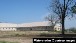 Az egyik hatvanpusztai műemlék épület 2005-ben így nézett ki