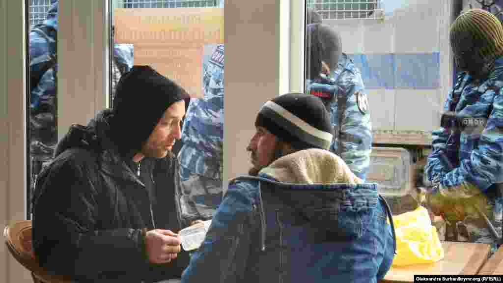 В январе 2018 года ОМОН вместе с сотрудниками полиции и кинологами появились в халяльной столовой в Судаке. Там проводили встречу представители организации &laquo;Крымская солидарность&raquo;