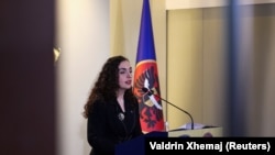 Presidentja e Kosovës, Osmani në konferencën ku e bëri të ditur dekretin për shpërndarje të Kuvendit.