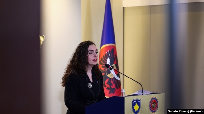 Presidentja e Kosovës, Osmani në konferencën ku e bëri të ditur dekretin për shpërndarje të Kuvendit.
