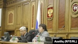 Татарстан парламенты рәисе Фәрит Мөхәммәтшин һәм парламентның матбугат үзәге җитәкчесе Резеда Макуева