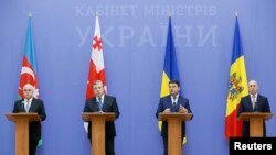 Ukraine -- Azeri Deputy Prime Minister Ismet Dursun oglu Abasov, Georgian Prime Minister Giorgi Kvirikashvili, Ukrainian Prime Minister Volodymyr Hroysman and Moldovan Prime Minister Pavel Filip brief the media during a meeting of government heads of the 