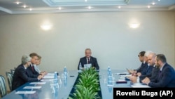 Președintele Igor Dodonla ședința precedentă a Consiliului de Securitate la Chișinău, 11 iunie 2019