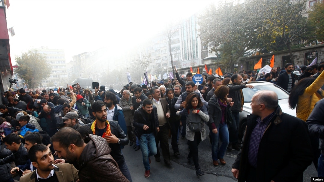 Protest protiv hapšenja članova kurdske stranke HDP u Istanbulu