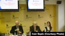 Nemanja Nenadić, Vladimir Goati i Bojana na predstavljanju izveštaja Transparency internationala, 5. decembar 2012.