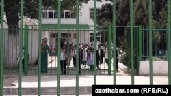 Средняя школа в Ашхабаде. 