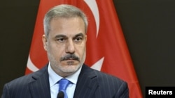 Finland - Turkish Foreign Minister Hakan Fidan looks on during a joint press conference with Finnish Foreign Minister Elina Valtonen in Helsinki, November 5, 2025.