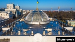 Дах будівлі Верховної Ради України 