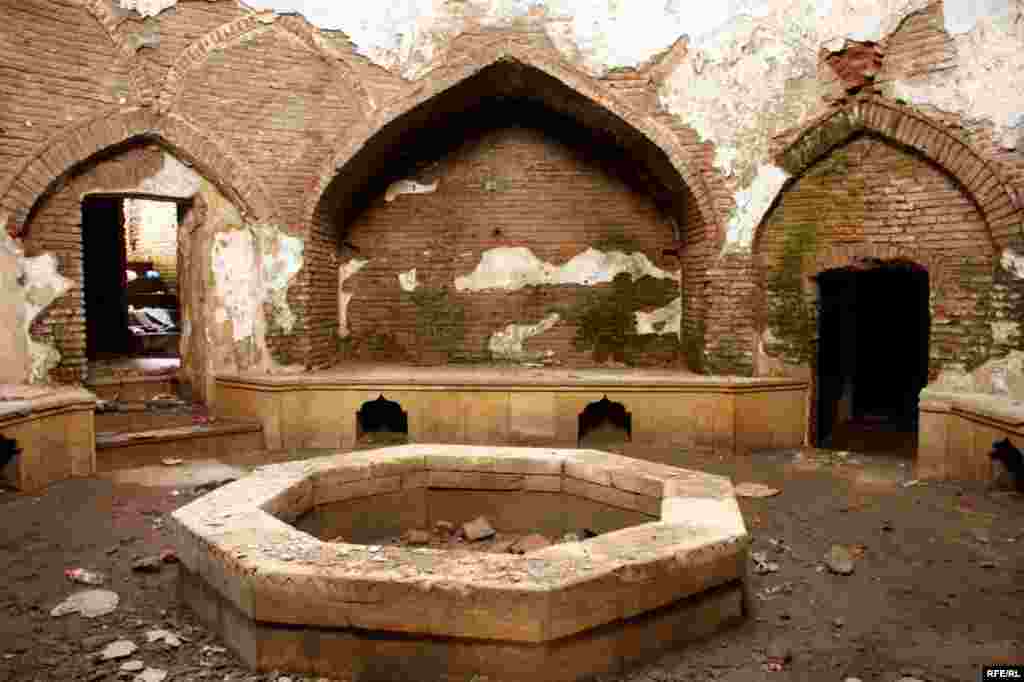 "Çuxur hamam"-ı tarixin ümidinə #13