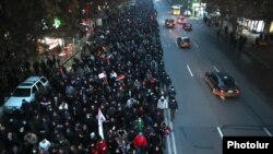 Armenia -- Opposition supporters demonstrate in Yerevan to demand Prime Minister Nikol Pashinian's resignation, December 15, 2020.