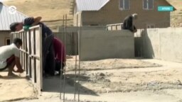 Власти Кыргызстана просят помощи у трудовых мигрантов
