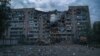 Одна из разрушенных российским ударом многоэтажка в Киеве, 6 июля 2026 года