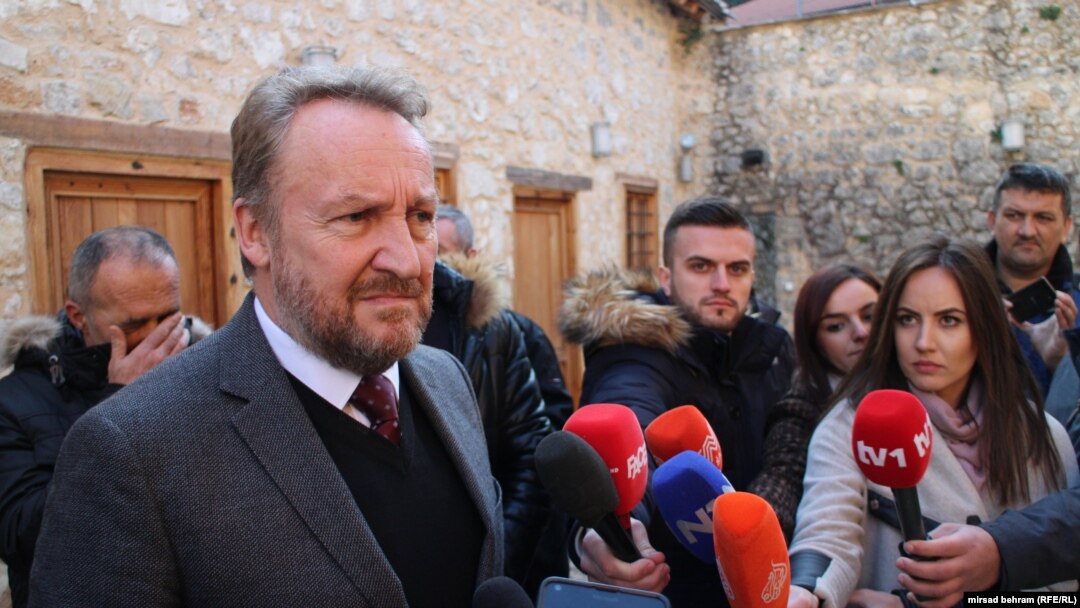 Izetbegović postavio pitanje zbog čega se Nikolić sastao sa Momčilom Krajišnikom