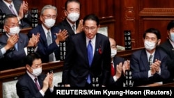 Fumio Kishida nakon što je izabran za novog premijera, u Donjem domu parlamenta u Tokiju, 4. oktobra 2021. godine.