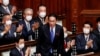 Japán nemrégiben megválasztott új miniszterelnöke, Kisida Fumio a parlamentben