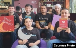 Лола Аминджанова с ребятами