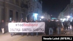 Građanski protesti „Jedan od pet miliona”, već mesec dana se petkom održavaju u Subotici.