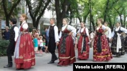 Devojke i mladići u bunjevačkoj nošnji, Subotica, fotoarhiv