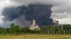 Дым от пожара на Московском НПЗ в Капотне