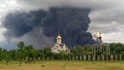Дым от пожара на Московском НПЗ в Капотне