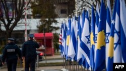 Flamuj të Kosovës dhe Izraelit të vendosur pranë në Ministrisë së Punëve të Jashtme dhe Diasporës së Kosovës më 1 shkurt 2021, ditën kur Kosova dhe Izraeli formalizuar vendosjen e raporteve.