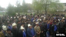 Ысык-Ата районунда митингге эл арбын чогулду.