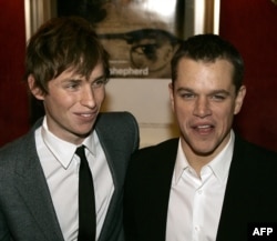 Еди Редмейн и Мат Деймън на премиерата на „Добрият пастир“ през 2006 г.