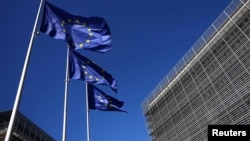  Steagurile Uniunii Europene flutură la Bruxelles (foto arhivă) 