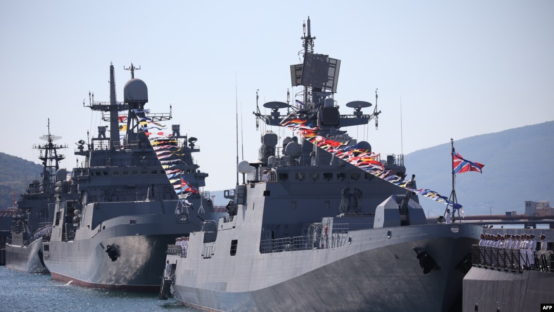 În acest moment, NATO nu poate intra cu nave militare în Marea Neagră din cauza Convenției de la Montreux din 1936 care prevede că Turcia poate opri accesul navelor militare prin strâmtorile Bosfor și Dardanele, pe timp de război.