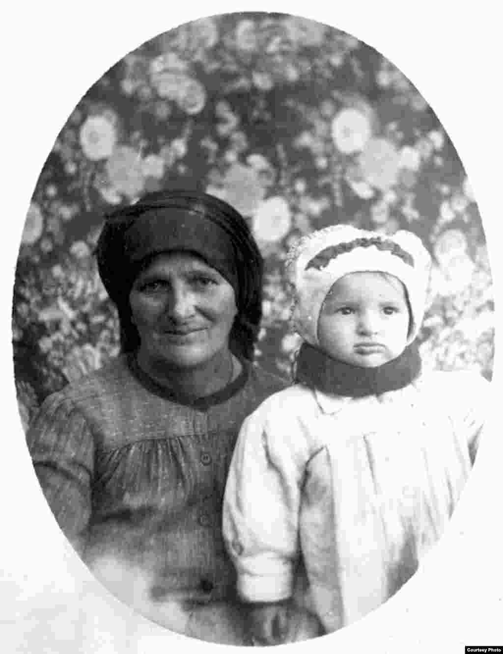 Moldoveni deportați de sovietici în 1941 - Din albumul Elenei Șișcan