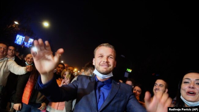 Draško Stanivuković, pobednik lokalnih izbora u Banjoj Luci, tokom pobjedničkog slavlja na ulicama ovog grada 16. novembra 2020.
