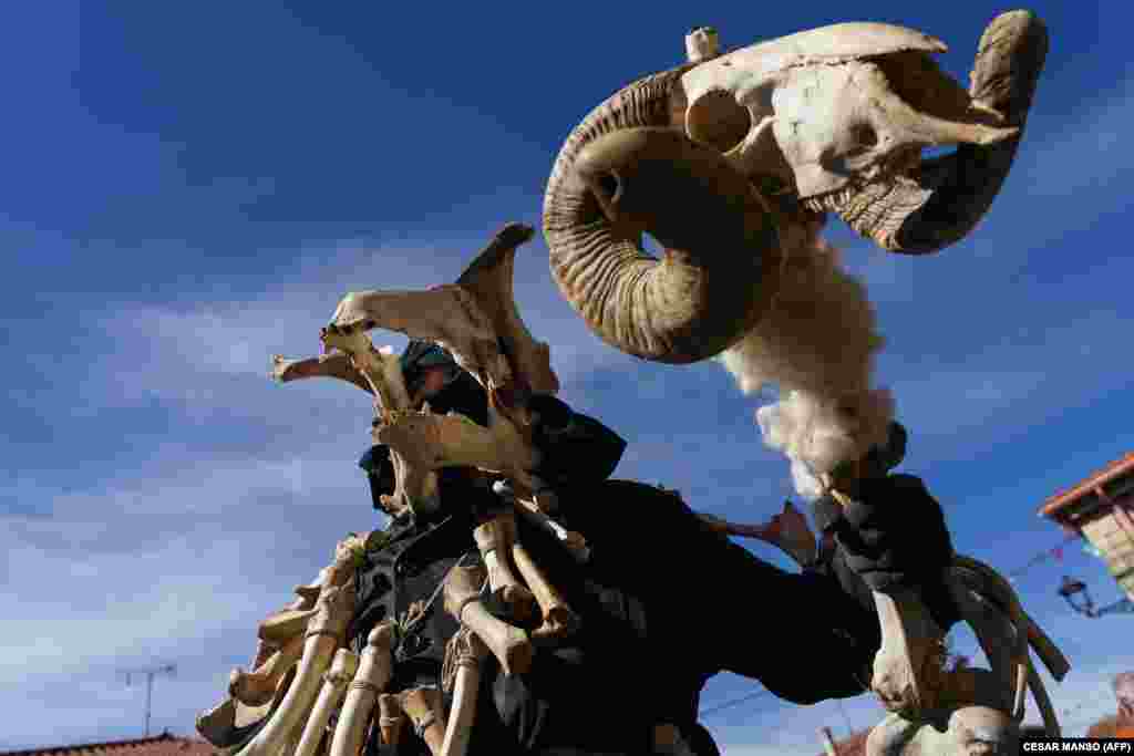 کارناوال&zwnj;ها معمولا با جشن&zwnj;های خیابانی همراه هستند. (در تصویر: اسپانیا) 