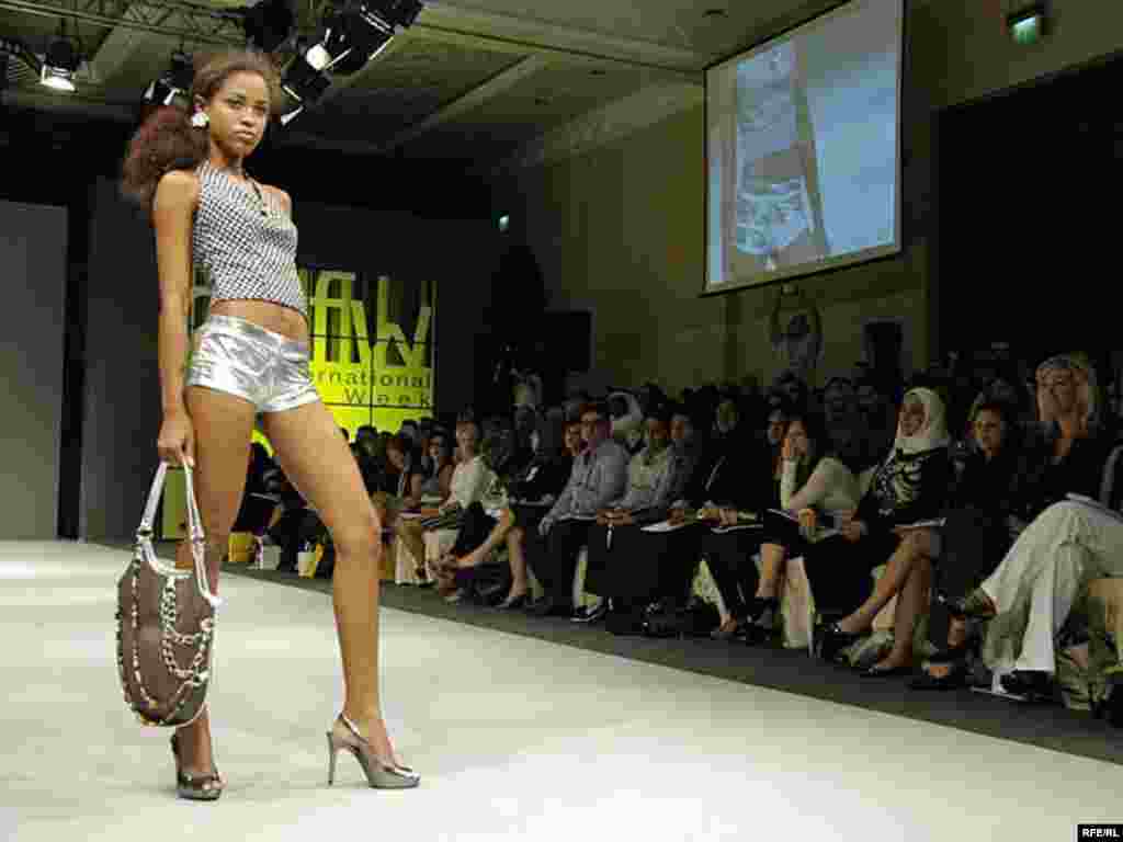 UAE - Dubai Fashion Week, 22-25Oct2007