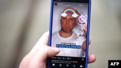 ماکس دمج که در اینستاگرام نیز طرفداران متوسطی دارد، در تیکتاک ترانههایی درباره غزه هم به اشتراک میگذارد