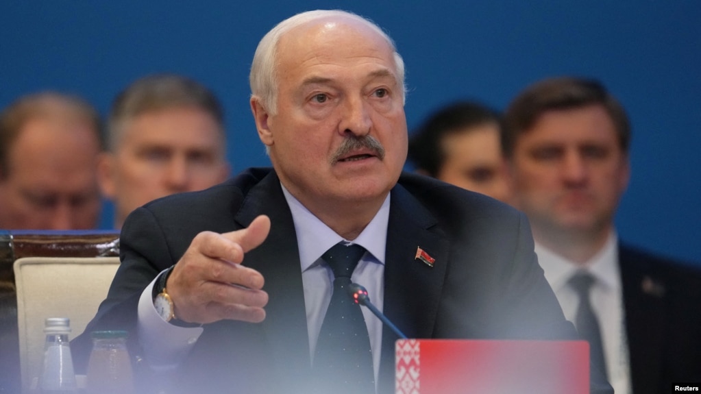 Олександр Лукашенко продовжує намагатися чинити опір вимогам Москви, зберігаючи при цьому схвалення РФ, пише у своєму звіті американський Інститут вивчення війни