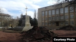 Розкопки церкви на місці колишнього пам'ятника Леніну, Кривий Ріг (фото Криворізького історико-краєзнавчого музею) 